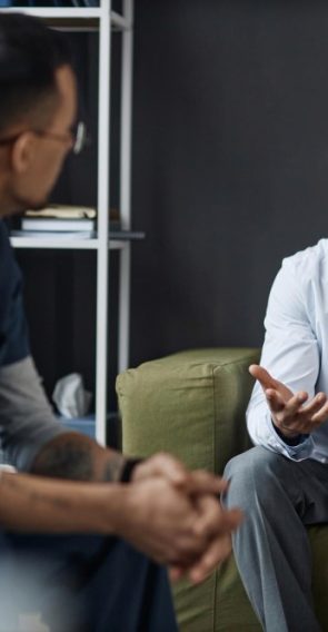 male-doctors-talking-during-work-break